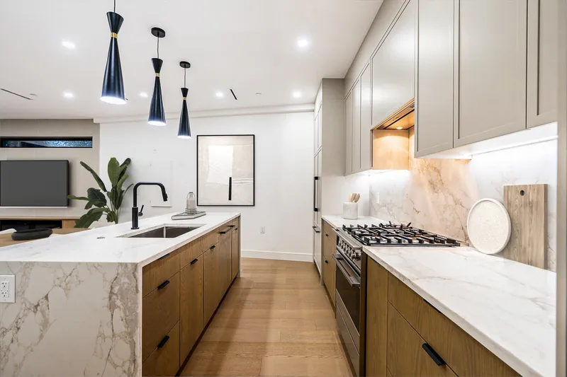 1 2282 E 8TH AVENUE - photo 4 of 18