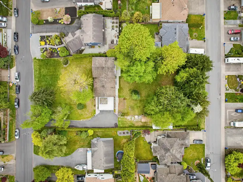 33103 WHIDDEN AVENUE - photo 2 of 40