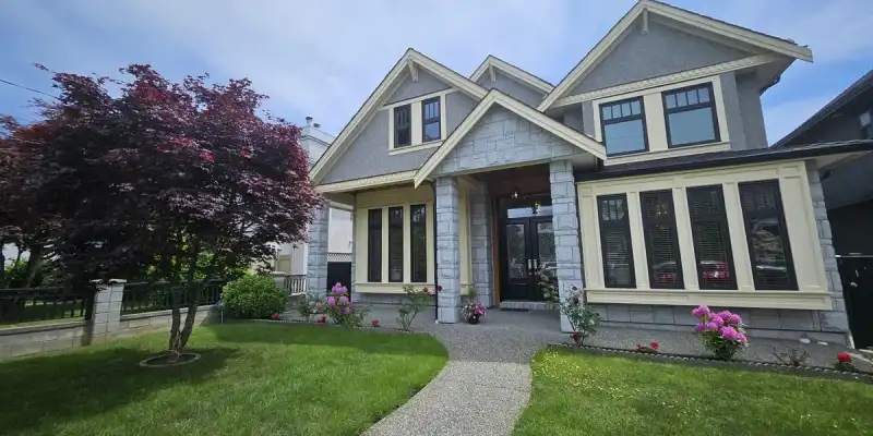 1010 EDINBURGH STREET - photo 1 of 40