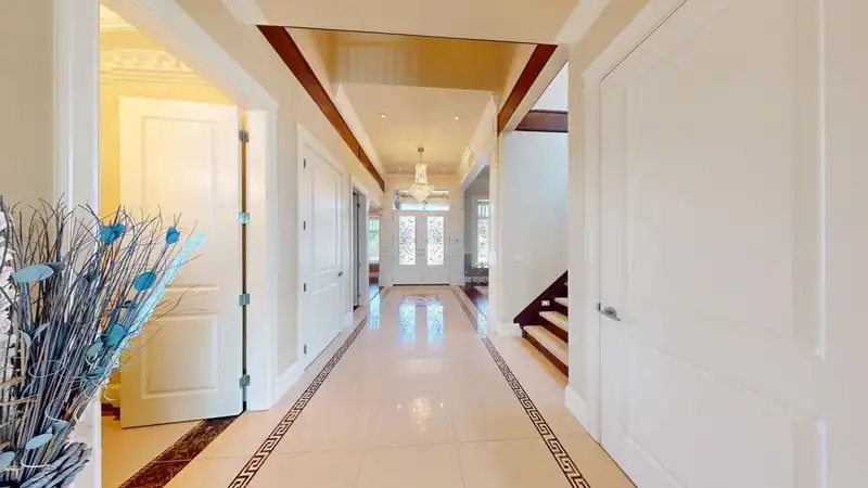 1010 EDINBURGH STREET - photo 4 of 40