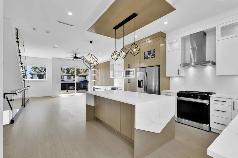 102 16649 18A AVENUE - photo 4 of 25