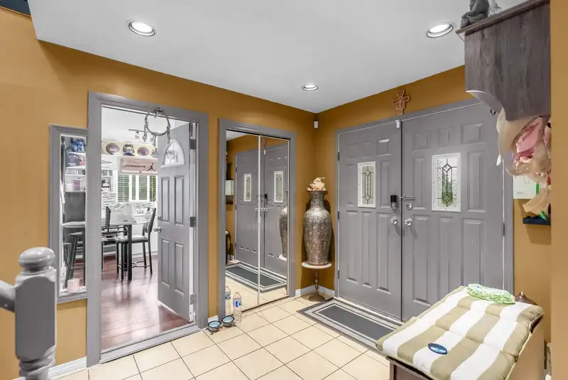 14075 110A AVENUE - photo 3 of 32