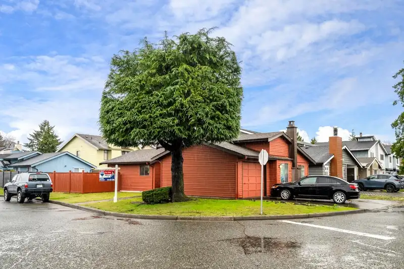11121 KINGSBRIDGE DRIVE - photo 1 of 21