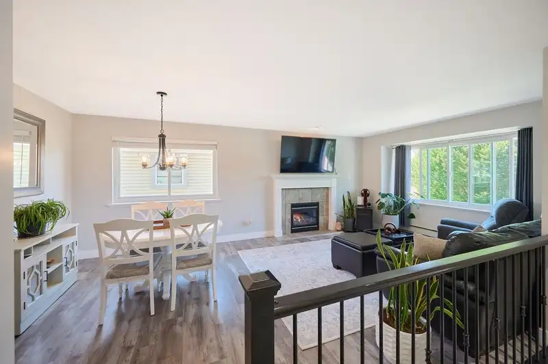 3126 BRAKEMAN STREET - photo 3 of 35