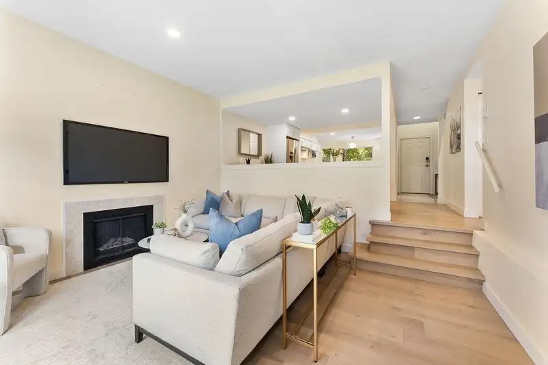 13 1135 LANSDOWNE DRIVE - photo 1 of 40