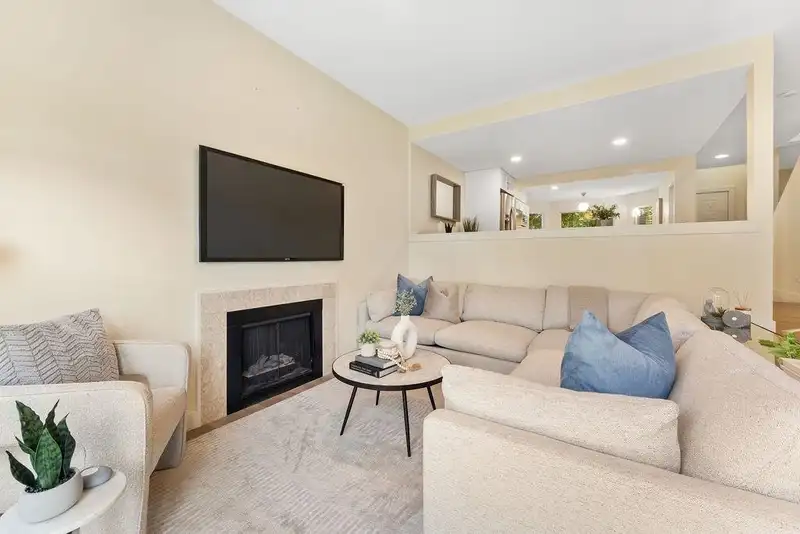 13 1135 LANSDOWNE DRIVE - photo 2 of 40