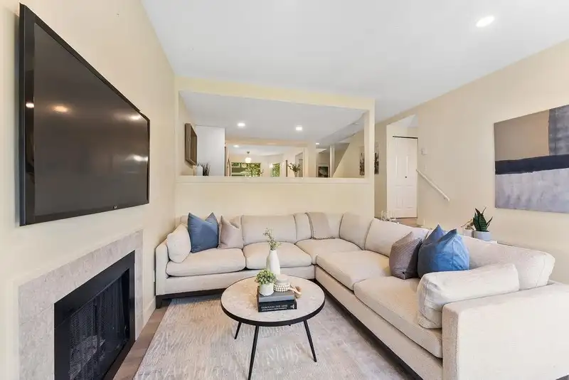 13 1135 LANSDOWNE DRIVE - photo 3 of 40