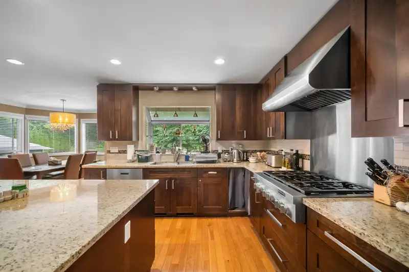 5686 125A STREET - photo 4 of 31