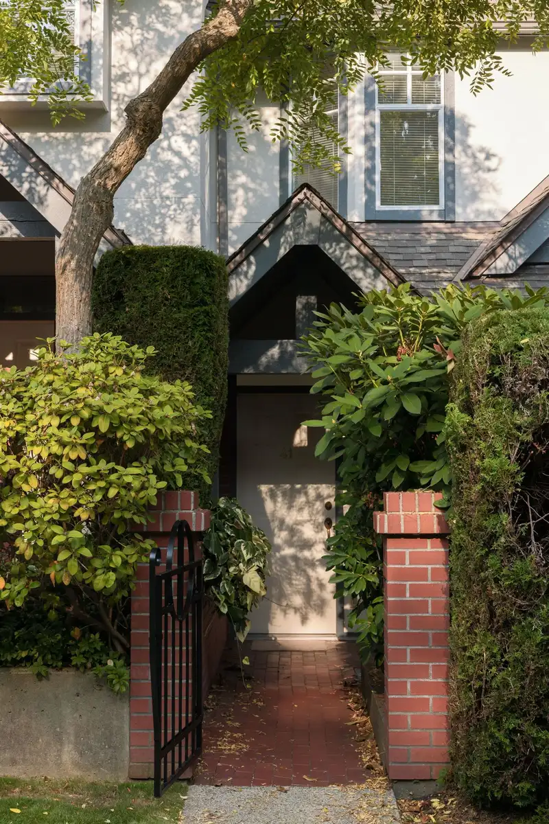 41 5880 HAMPTON PLACE - photo 3 of 40