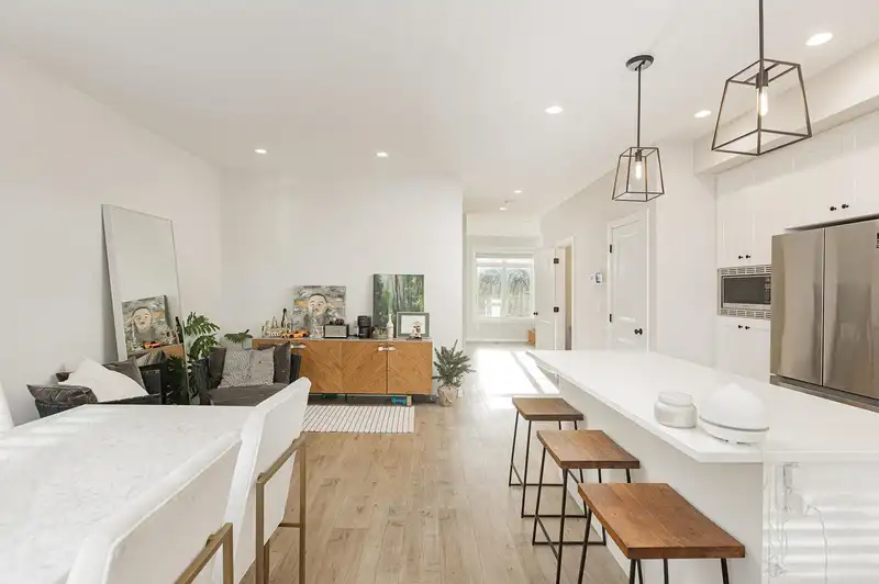 64 17557 100 AVENUE - photo 1 of 37