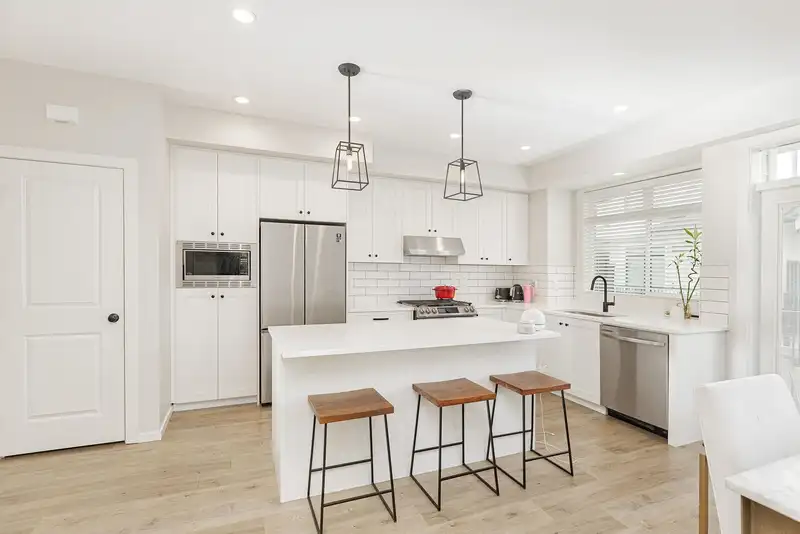 64 17557 100 AVENUE - photo 2 of 37