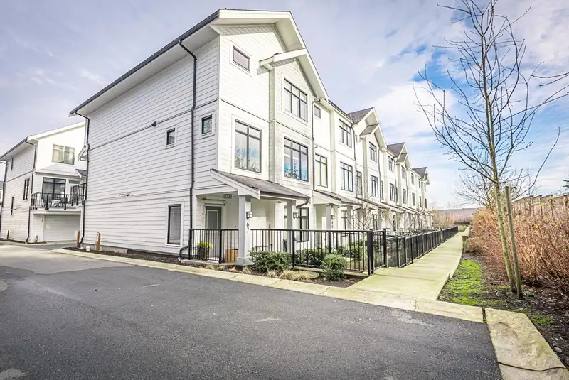 64 17557 100 AVENUE - photo 3 of 37