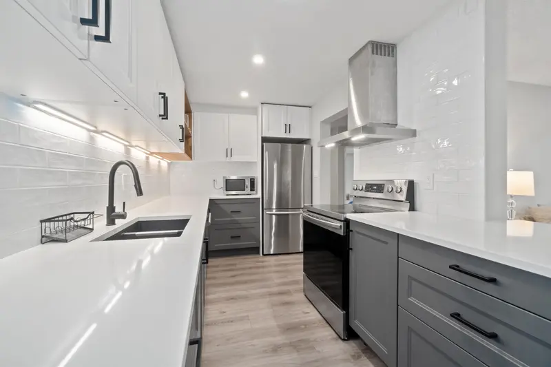 119 9101 HORNE STREET - photo 2 of 24