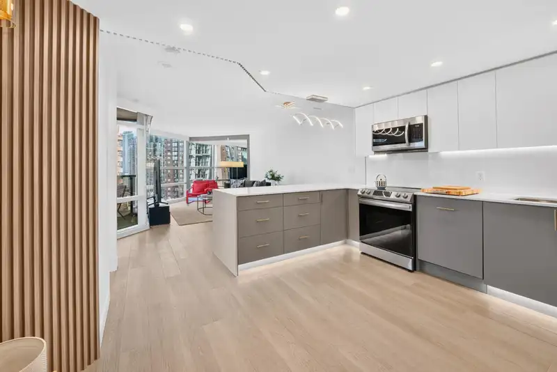 1110 1050 BURRARD STREET - photo 4 of 27