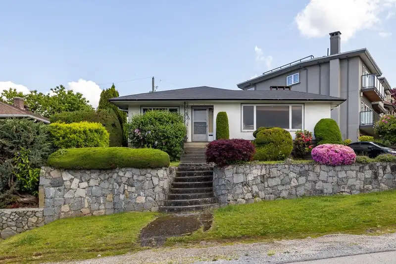 4835 EMPIRE DRIVE - photo 1 of 39