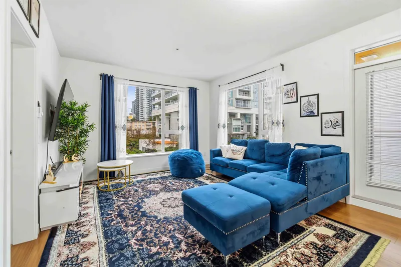 316 516 FOSTER AVENUE - photo 3 of 20