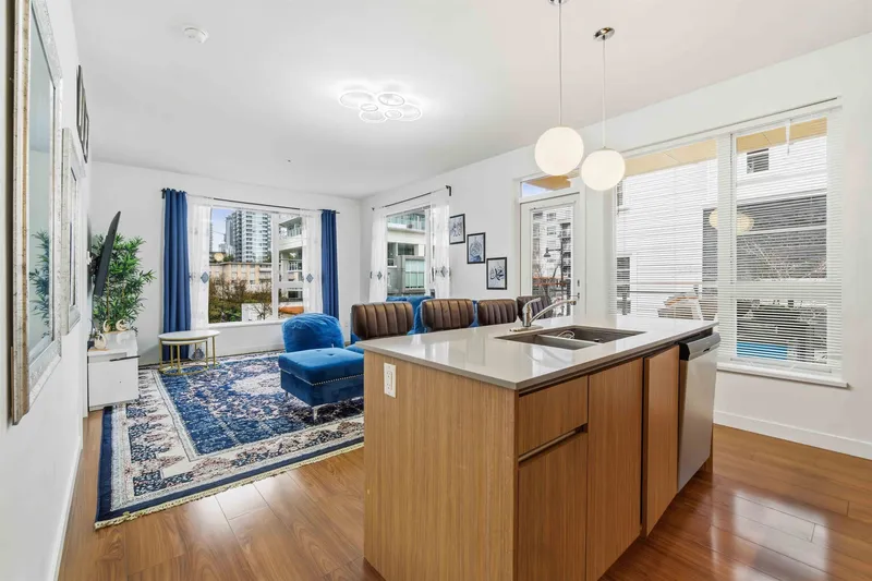 316 516 FOSTER AVENUE - photo 4 of 20