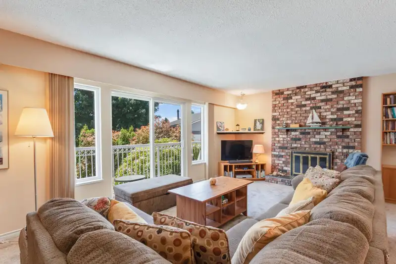 11231 CLIPPER COURT - photo 2 of 37