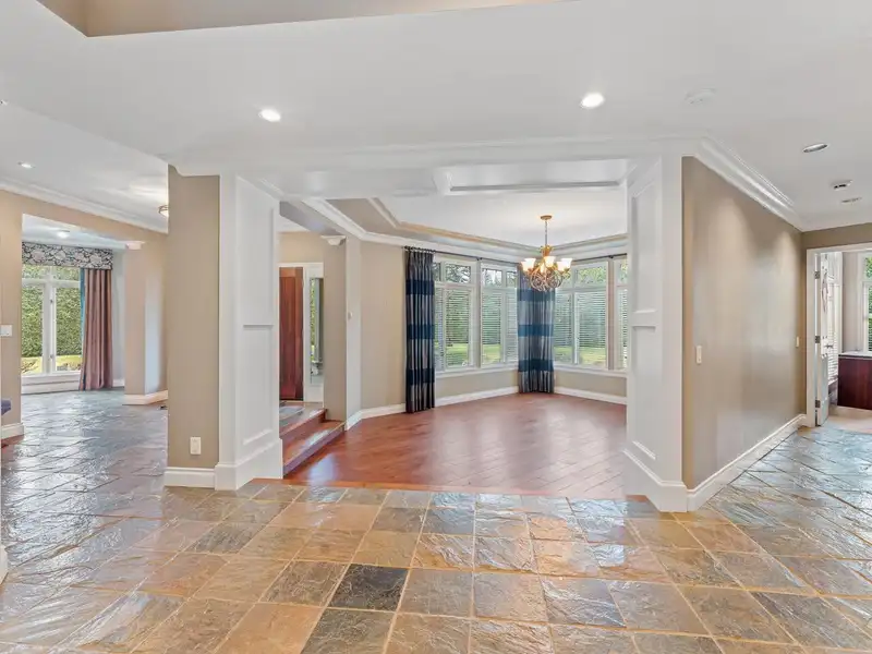 16682 27 AVENUE - photo 3 of 32