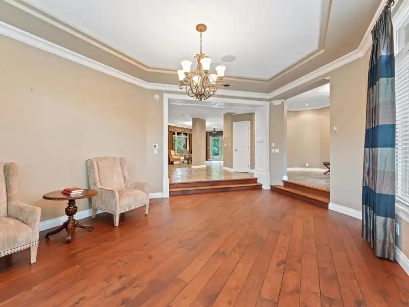 16682 27 AVENUE - photo 4 of 32
