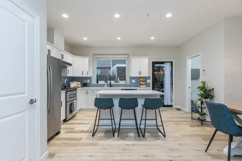 20845 71B AVENUE - photo 4 of 40