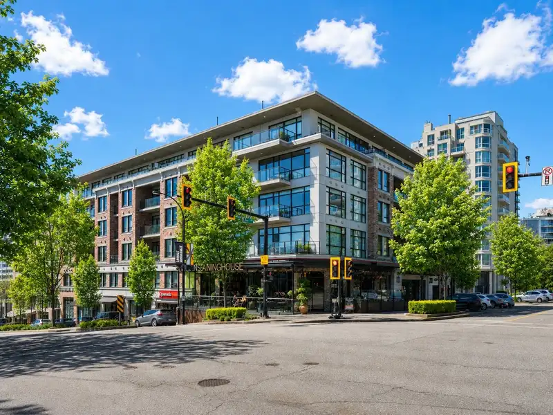 305 105 W 2ND STREET - photo 1 of 36