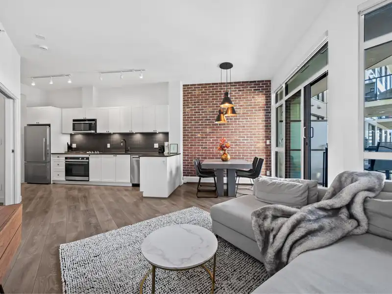 305 105 W 2ND STREET - photo 2 of 36