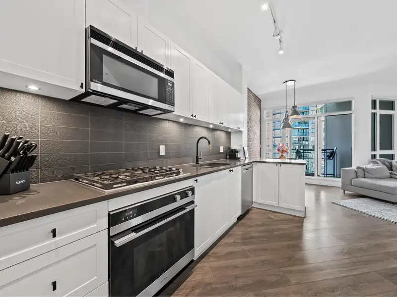 305 105 W 2ND STREET - photo 4 of 36