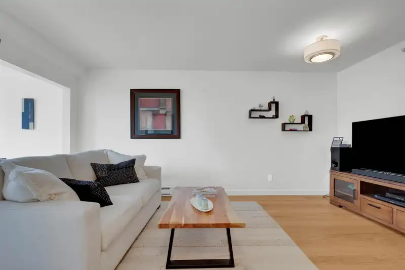 801 488 HELMCKEN STREET - photo 1 of 40