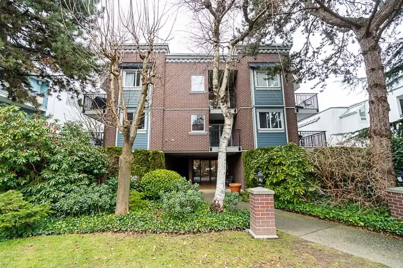 305 2239 W 1ST AVENUE - photo 1 of 28