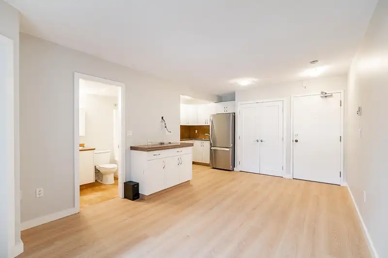305 2239 W 1ST AVENUE - photo 4 of 28