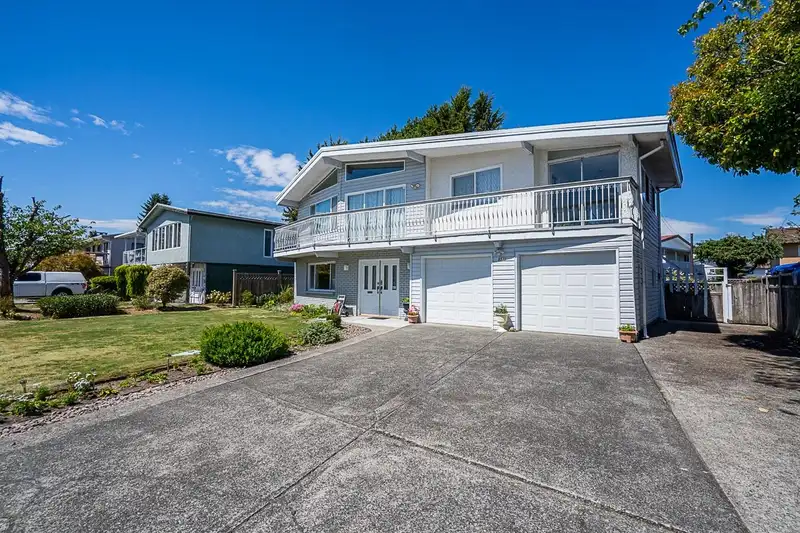 8571 GREENFIELD DRIVE - photo 2 of 32