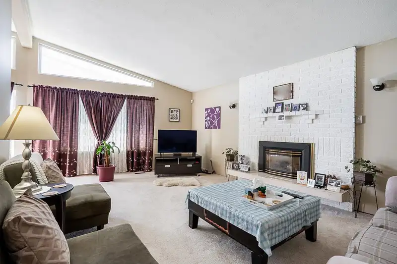 8571 GREENFIELD DRIVE - photo 3 of 32