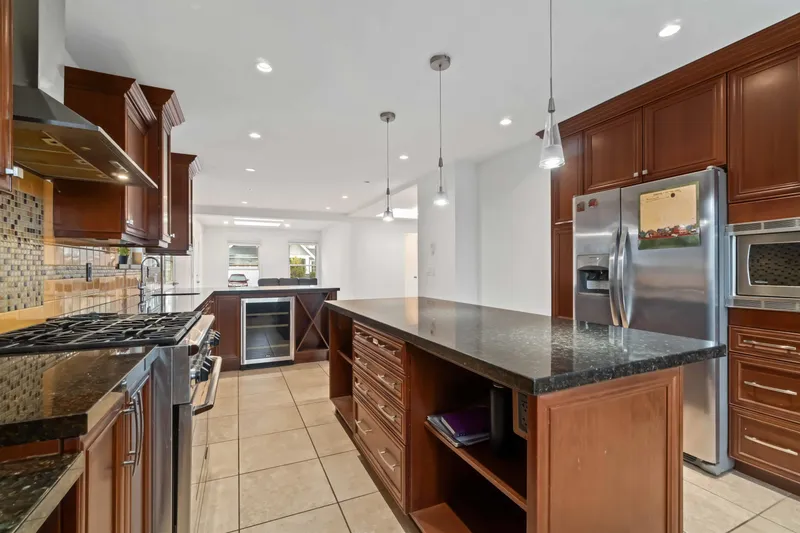 595 GARROW DRIVE - photo 4 of 25