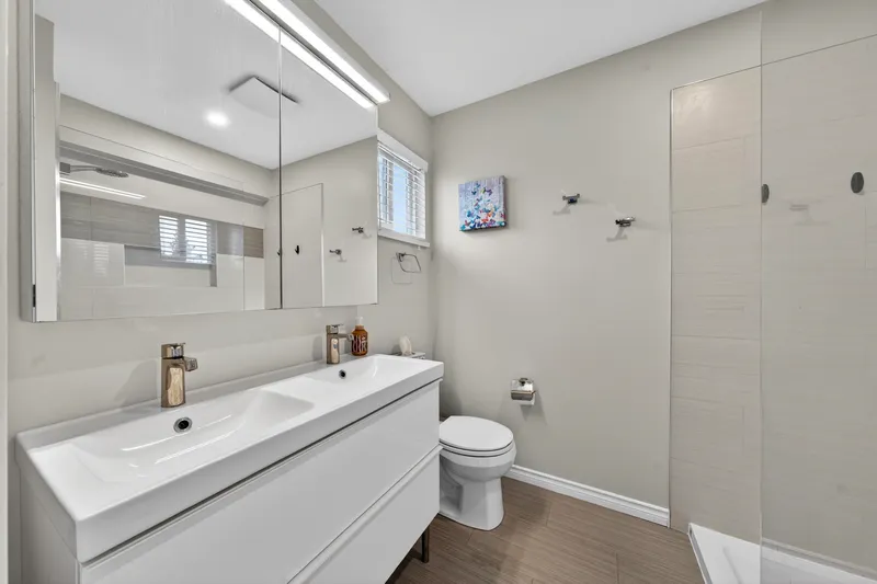 203 1220 FALCON DRIVE - photo 4 of 25