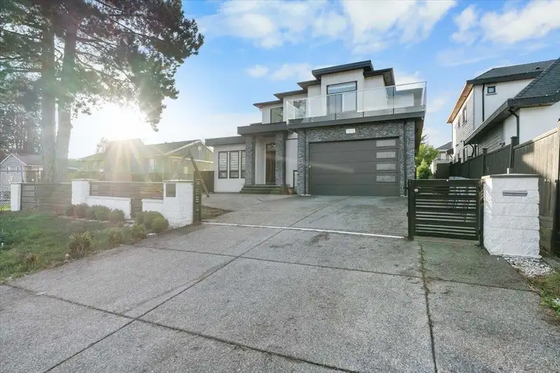 7275 145A STREET - photo 1 of 28