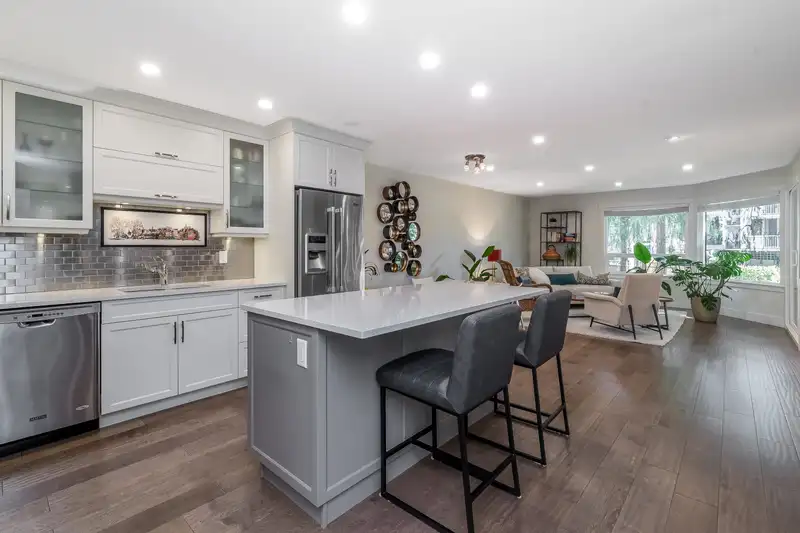 614 1350 VIDAL STREET - photo 1 of 34