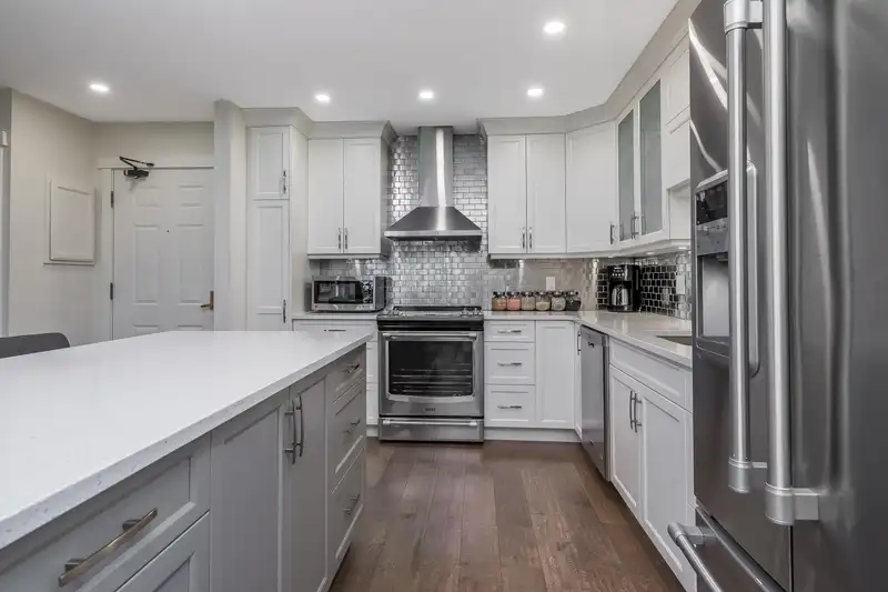 614 1350 VIDAL STREET - photo 3 of 34