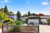 647 THURSTON CLOSE - thumbnail 31