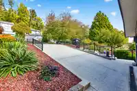 647 THURSTON CLOSE - thumbnail 32