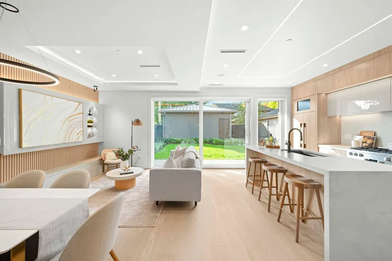 2 3466 W 22ND AVENUE - photo 2 of 25