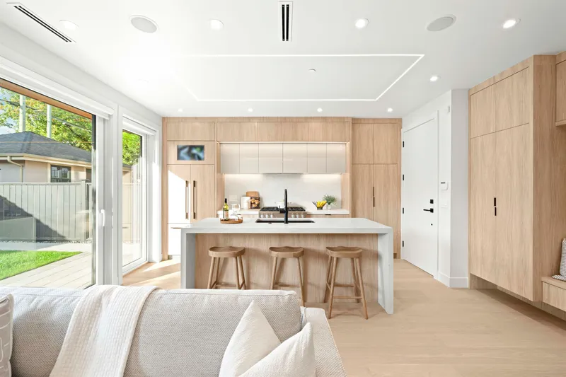 2 3466 W 22ND AVENUE - photo 4 of 25