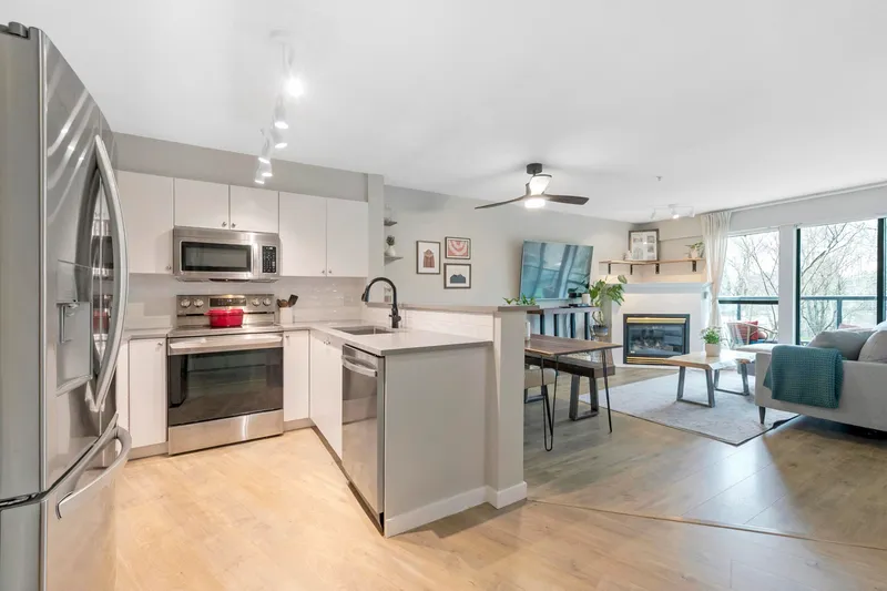 311 225 NEWPORT DRIVE - photo 2 of 22