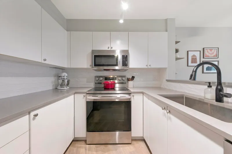 311 225 NEWPORT DRIVE - photo 3 of 22