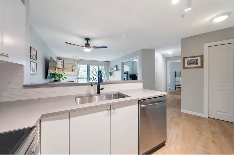 311 225 NEWPORT DRIVE - photo 4 of 22