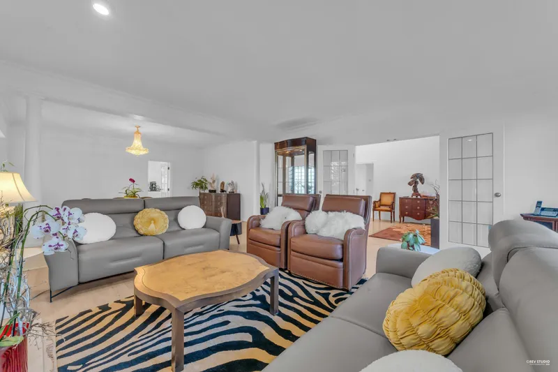 6835 HEATHER STREET - photo 3 of 25