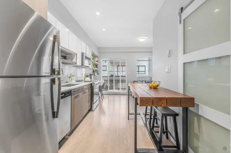 432 13768 108 AVENUE - photo 1 of 26