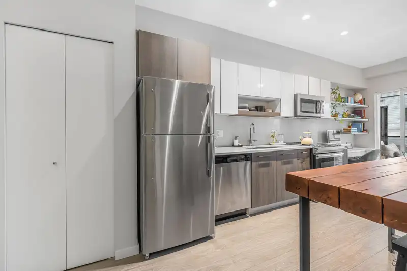432 13768 108 AVENUE - photo 3 of 26