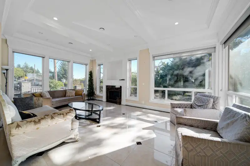 8543 ROYAL OAK AVENUE - photo 2 of 28