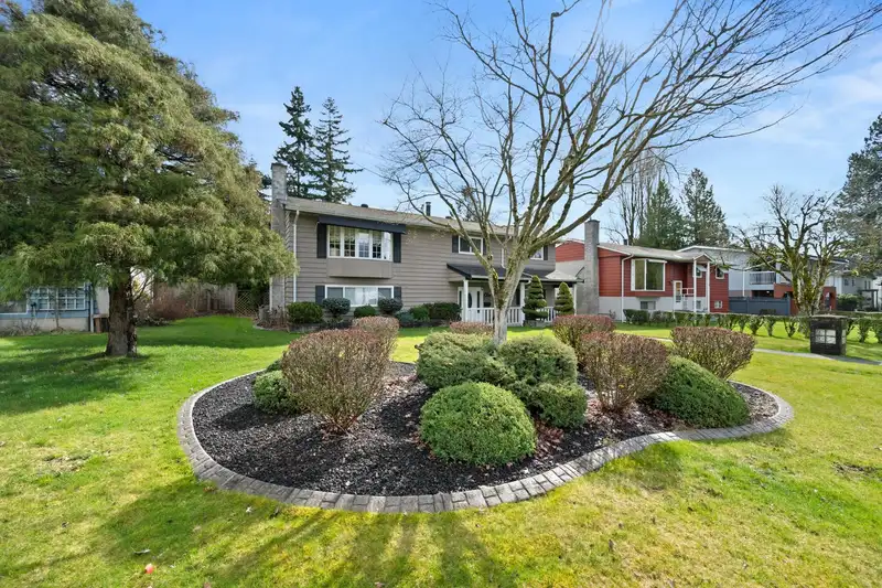 9734 128A STREET - photo 4 of 39